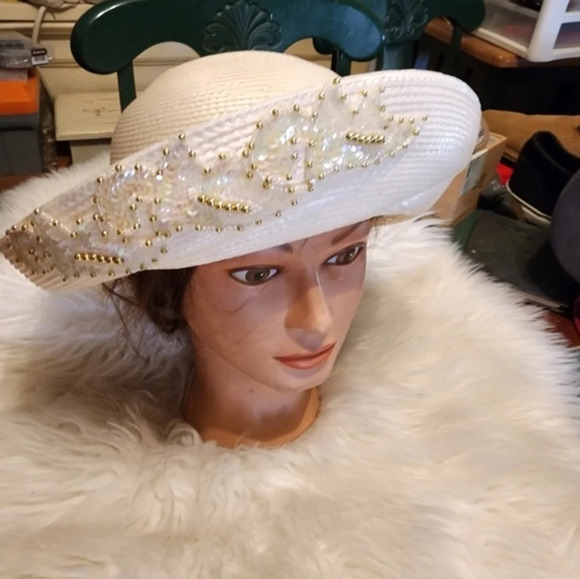 Vintage‎ embellished white hat - Picture 2 of 7